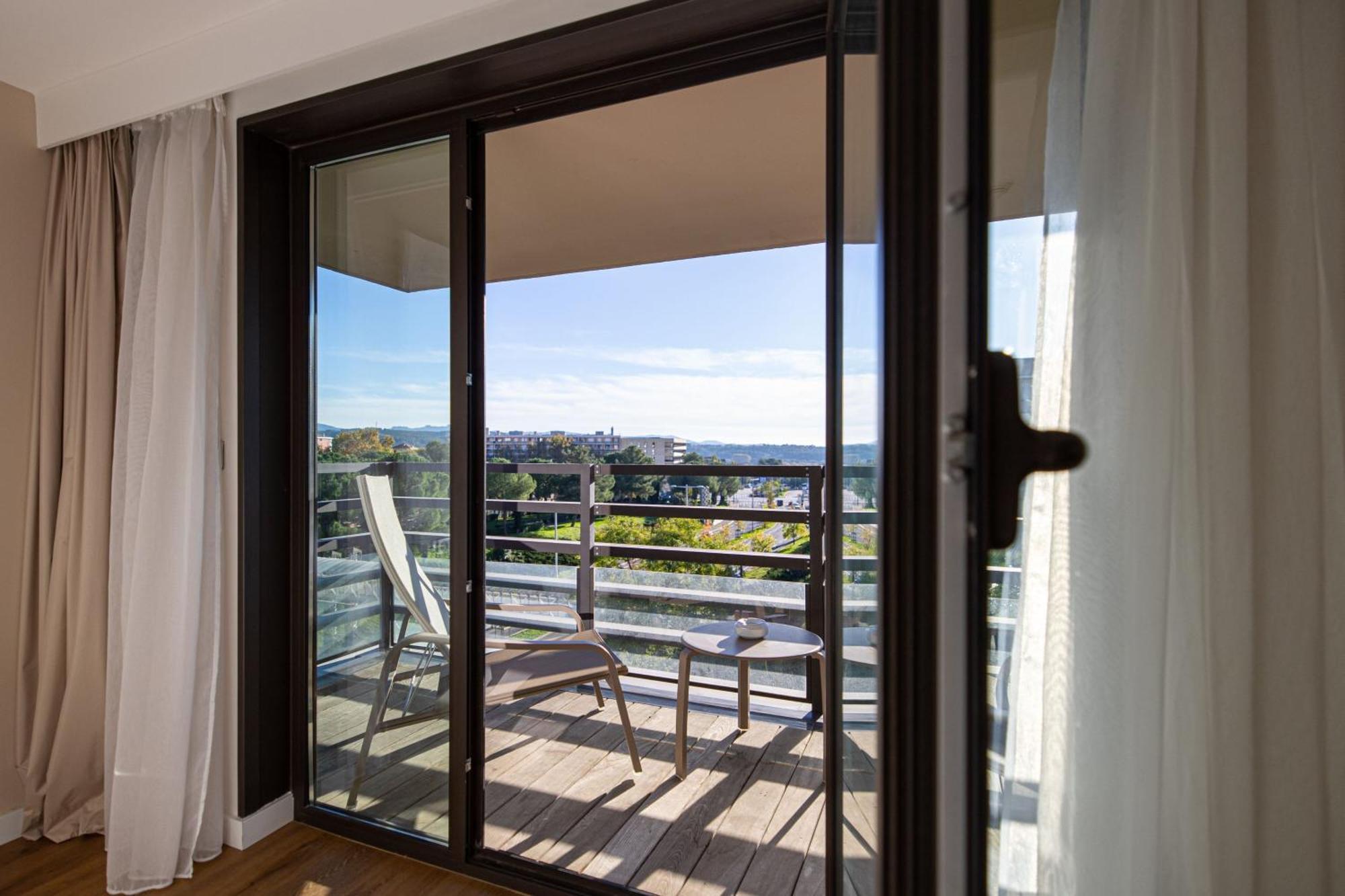 Renaissance Aix-En-Provence Hotel Eksteriør billede A sliding door